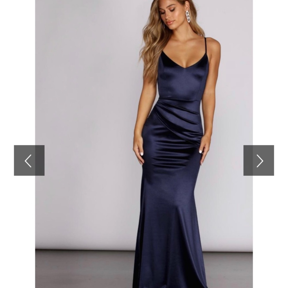 Beautiful Emilia Windsor navy gown (discontinued) size m